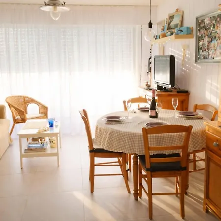 Beachfront House With Direct Access Apartment La Turballe